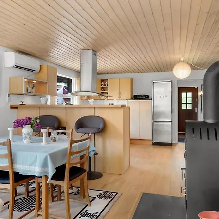 Ferienhaus Gorgeous In With Kitchen *